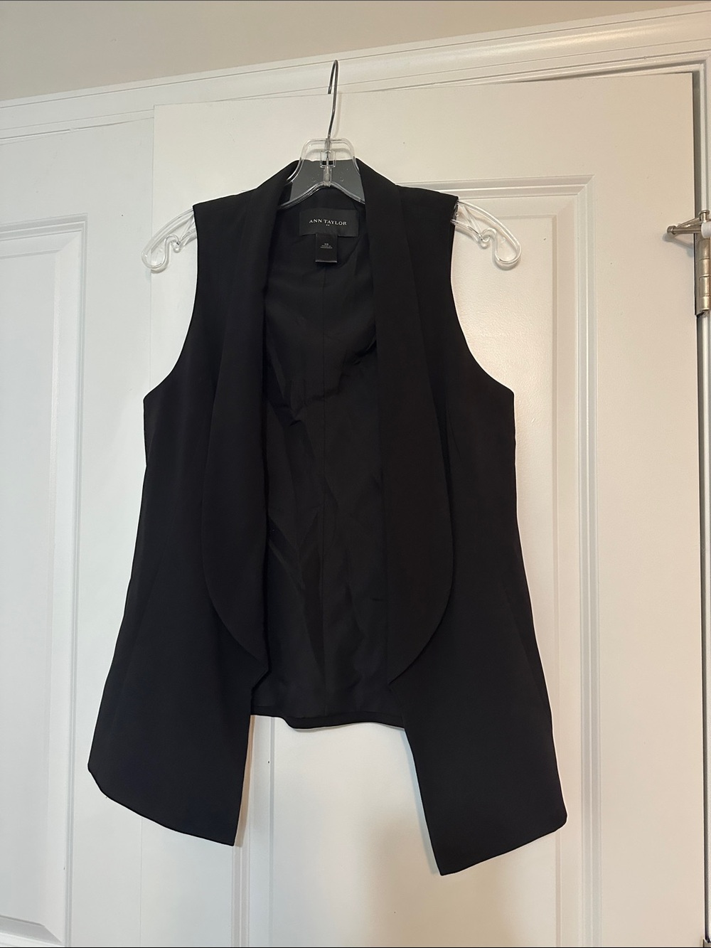 Excellent condition size XS Ann Taylor Black Shaw Collar Draped Open Front Vest - Picture 1 of 4